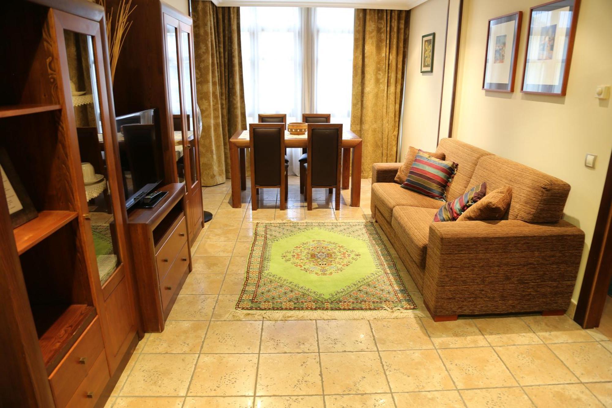 Apartamentos La Pontiga *** Infiesto Værelse billede