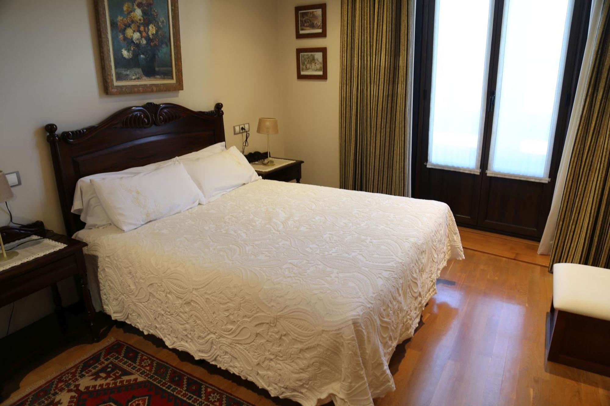 Apartamentos La Pontiga *** Infiesto Værelse billede